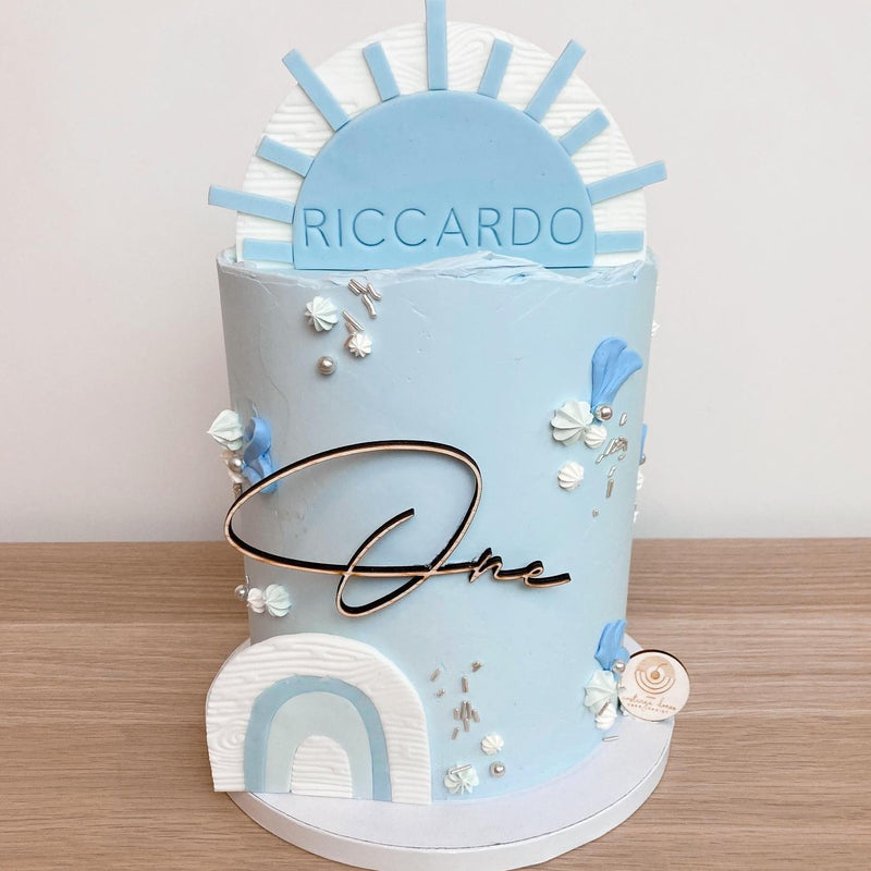 blue cake with age "one" wooden cake charm zoiandco