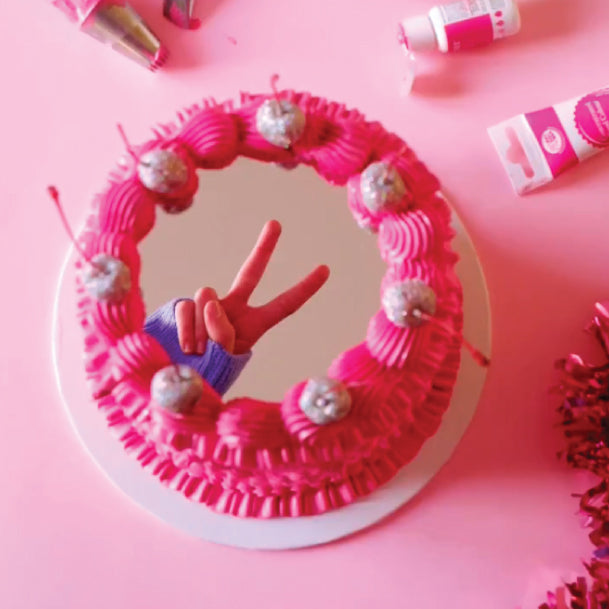 video of a cake showing the round cake mirror sheet 