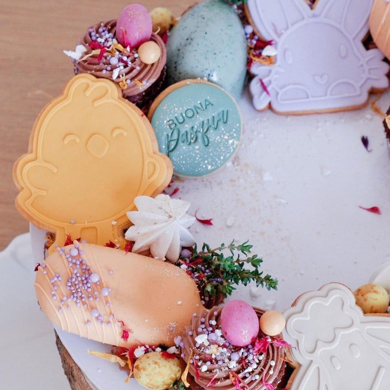 chicken easter cookie with fondant zoiandco