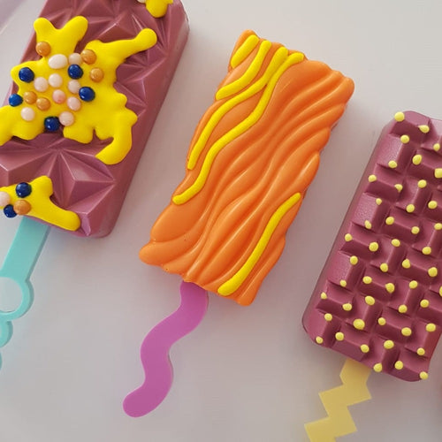 funky & colorful cakesicles showing the wavy mini cakesicle sticks zoiandco
